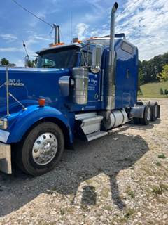 2005 Kenworth LW900 Sleeper Semi Truck