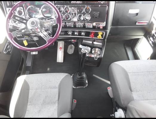 2013 Kenworth T660 Sleeper Semi Truck, 10 Speed, 455HP, Custom Dash