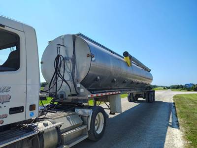 2017 Warren Bulk Feed Trailer AT-40-8 Feed | Galvanized Augers | 9-12-9 Auger System | Wireless Remotes |