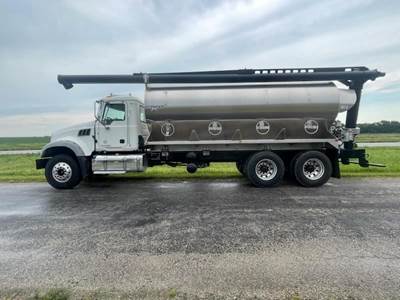 2014 Mack Granite GU433 with a NEW KT Pacer 18' Bulk Feed Body | Cummins ISL | Allison Automatic 3000 RDS | Feed Truck |