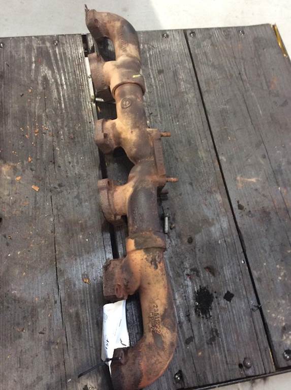 Detroit Series 60 12.7L Exhaust Manifold for a 1999 Freightliner FLD120