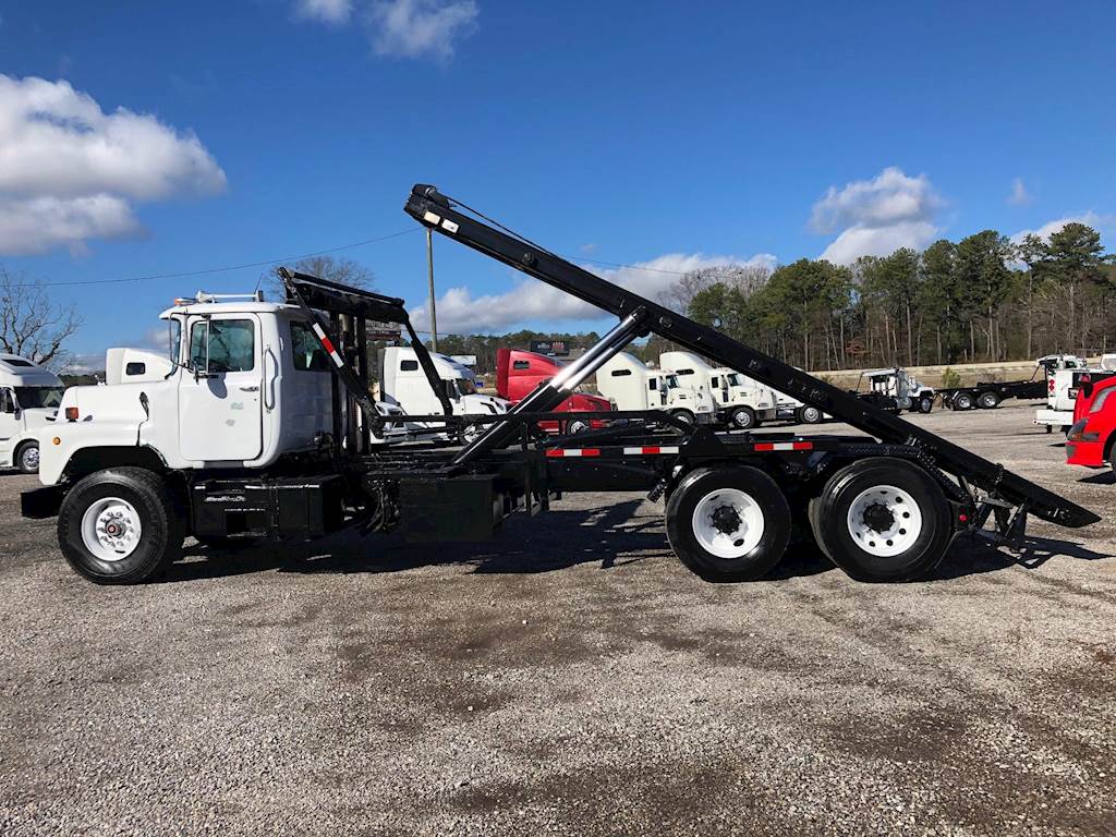 2001 Mack DM690S Tandem Axle Roll Off Truck EM7, 300HP, 7 Speed