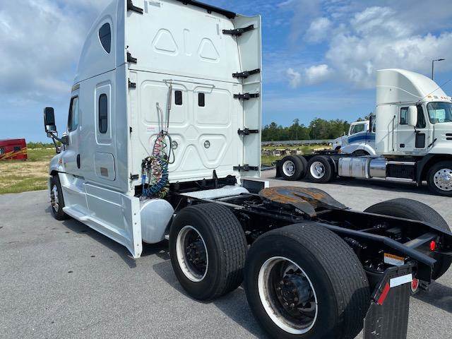 Freightliner cascadia salvage parts Clearance