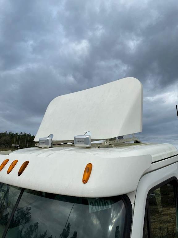 Wind deflector for freightliner cascadia Clearance