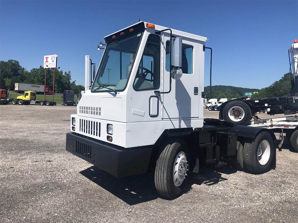 2001 Ottawa YT30 Single Axle Yard Spotter Truck, Cummins ISB, 190HP