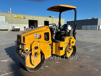 Caterpillar CB4.0 Smooth Drum Roller Compactor