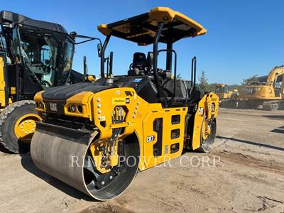 Caterpillar CB7 OSC Smooth Drum Roller Compactor