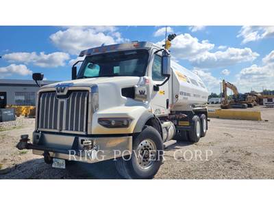 United WT5000 Water Truck