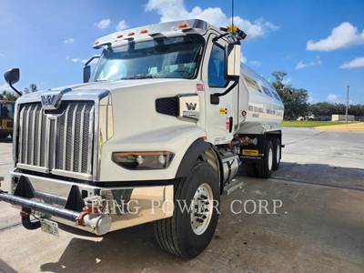 United WT5000ULTR Water Truck
