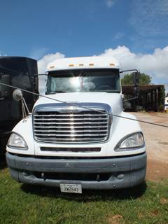 2007 Freightliner Columbia 120 Sleeper Semi-Truck