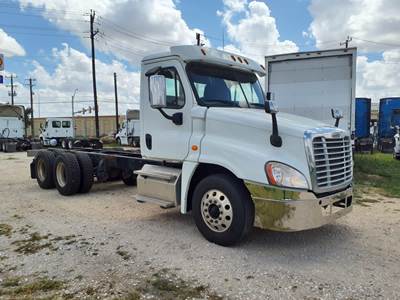 Freightliner Cascadia 125 Tandem Axle Cab & Chassis Truck - 450HP, 10 Speed Automatic