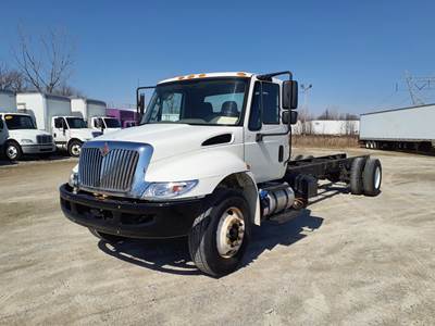 International 4300 Single Axle Cab & Chassis Truck - 6 Speed Automatic