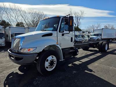 International 4300 Single Axle Cab & Chassis Truck - 6 Speed Automatic
