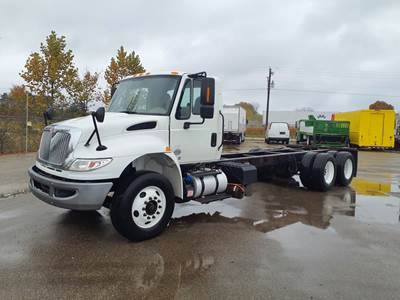 International 4400 Tandem Axle Cab & Chassis Truck - 270HP, 6 Speed Automatic