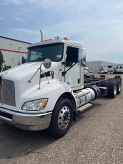 Kenworth T370 Tandem Axle Cab & Chassis Truck - 350HP, 6 Speed Automatic