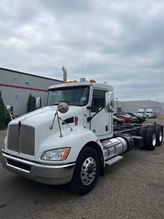 Kenworth T370 Tandem Axle Cab & Chassis Truck - 350HP, 6 Speed Automatic