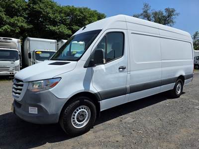 Mercedes-Benz 2500 Cargo Van - 188HP, 5 Speed Automatic