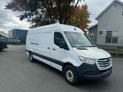 Mercedes-Benz 2500 Cargo Van - 188HP, 5 Speed Automatic