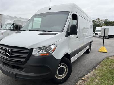 Mercedes-Benz 2500 Cargo Van - 163HP, 5 Speed Automatic