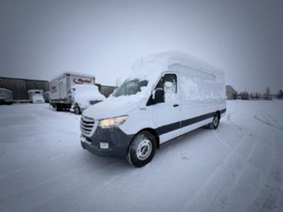 Mercedes-Benz 2500 Cargo Van - 188HP, 5 Speed Automatic