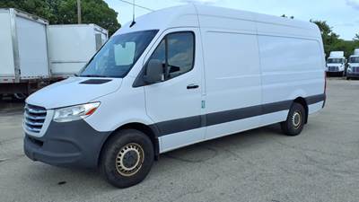 Mercedes-Benz 2500 Cargo Van - 188HP, 5 Speed Automatic