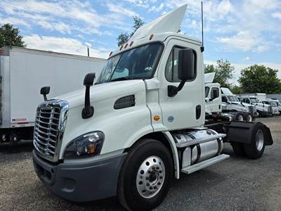 Freightliner Cascadia 113 Single Axle Day Cab Truck - 410HP, 10 Speed Manual