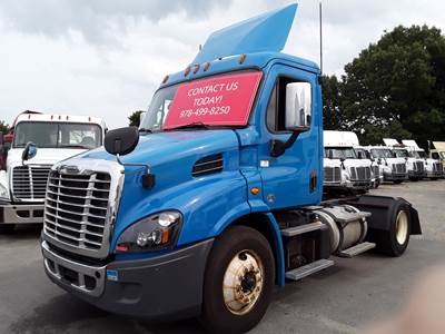 Freightliner Cascadia 113 Single Axle Day Cab Truck - 410HP, 10 Speed Manual