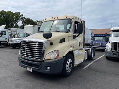 Freightliner Cascadia 113 Single Axle Day Cab Truck - 410HP, 12 Speed Automatic