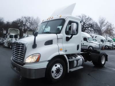 Freightliner Cascadia 113 Single Axle Day Cab Truck - 450HP, 12 Speed Automatic