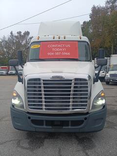 Freightliner Cascadia 113 Single Axle Day Cab Truck - 410HP, 12 Speed Automatic