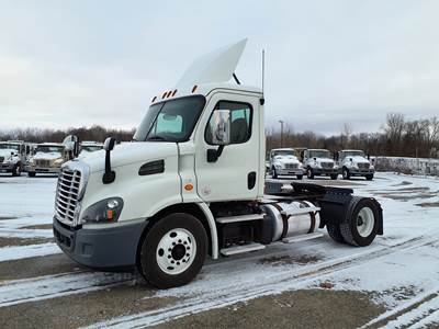 Freightliner Cascadia 113 Single Axle Day Cab Truck - 400HP, 10 Speed Manual