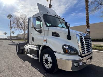 Freightliner Cascadia 113 Single Axle Day Cab Truck - 410HP, 12 Speed Automatic