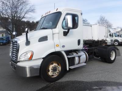 Freightliner Cascadia 113 Single Axle Day Cab Truck - 450HP, 12 Speed Automatic