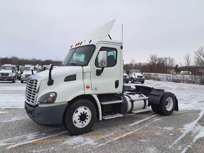 Freightliner Cascadia 113 Single Axle Day Cab Truck - 400HP, 10 Speed Manual
