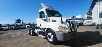 Freightliner Cascadia 113 Day Cab Truck - 410HP, 10 Speed Manual