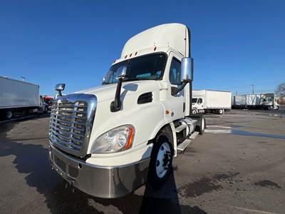 Freightliner Cascadia 113 Single Axle Day Cab Truck - 450HP, 12 Speed Automatic