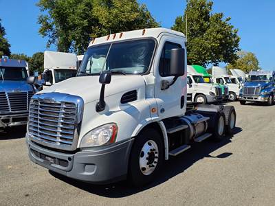 Freightliner Cascadia 113 Day Cab Truck - 450HP, 10 Speed Manual