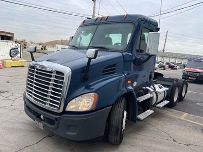 Freightliner Cascadia 113 Day Cab Truck - 450HP, 10 Speed Manual