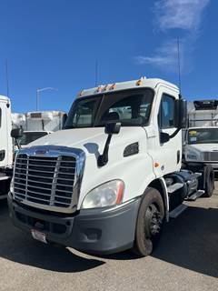 Freightliner Cascadia 113 Single Axle Day Cab Truck - 410HP, 10 Speed Manual