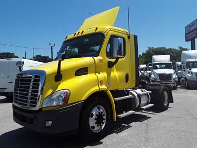 Freightliner Cascadia 113 Single Axle Day Cab Truck - 410HP, 10 Speed Manual