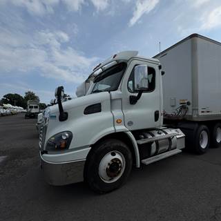 Freightliner Cascadia 113 Day Cab Truck - 410HP, 10 Speed Automatic