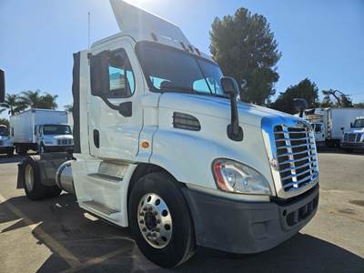 Freightliner Cascadia 113 Single Axle Day Cab Truck - 400HP, 10 Speed Automatic