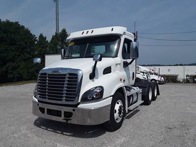 Freightliner Cascadia 113 Day Cab Truck - 450HP, 13 Speed Automatic