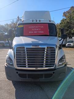 Freightliner Cascadia 113 Single Axle Day Cab Truck - 410HP, 12 Speed Automatic
