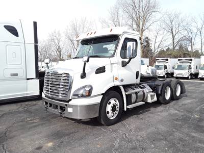 Freightliner Cascadia 113 Day Cab Truck - 450HP, 12 Speed Automatic