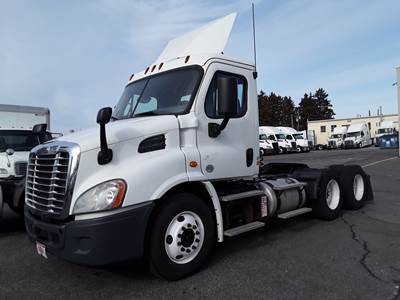 Freightliner Cascadia 113 Day Cab Truck - 410HP, 10 Speed Manual