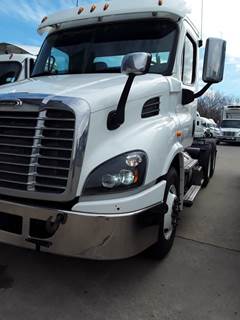 Freightliner Cascadia 113 Day Cab Truck - 450HP, 12 Speed Automatic
