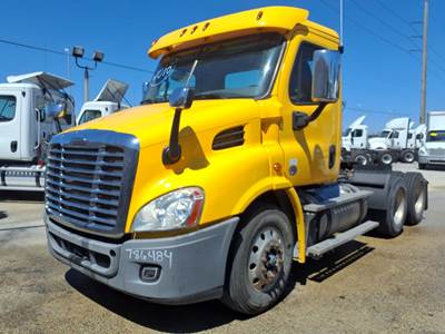 Freightliner Cascadia 113 Day Cab Truck - 435HP, 10 Speed Automatic