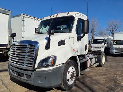 Freightliner Cascadia 113 Single Axle Day Cab Truck - 450HP, 12 Speed Automatic