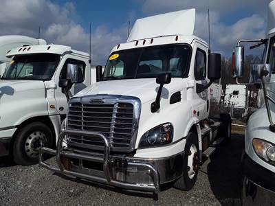 Freightliner Cascadia 113 Single Axle Day Cab Truck - 12 Speed Automatic